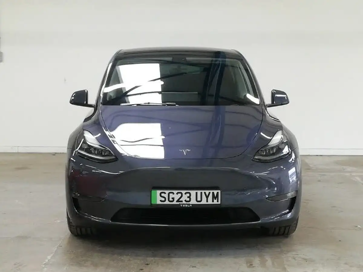 2023-tesla-model-y-e-long-range-big-18