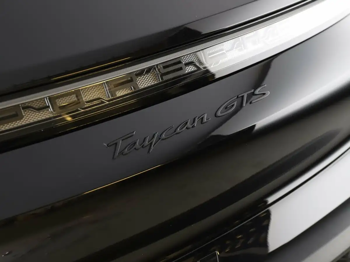 2023-porsche-taycan-e-gts-sport-turismo-big-27