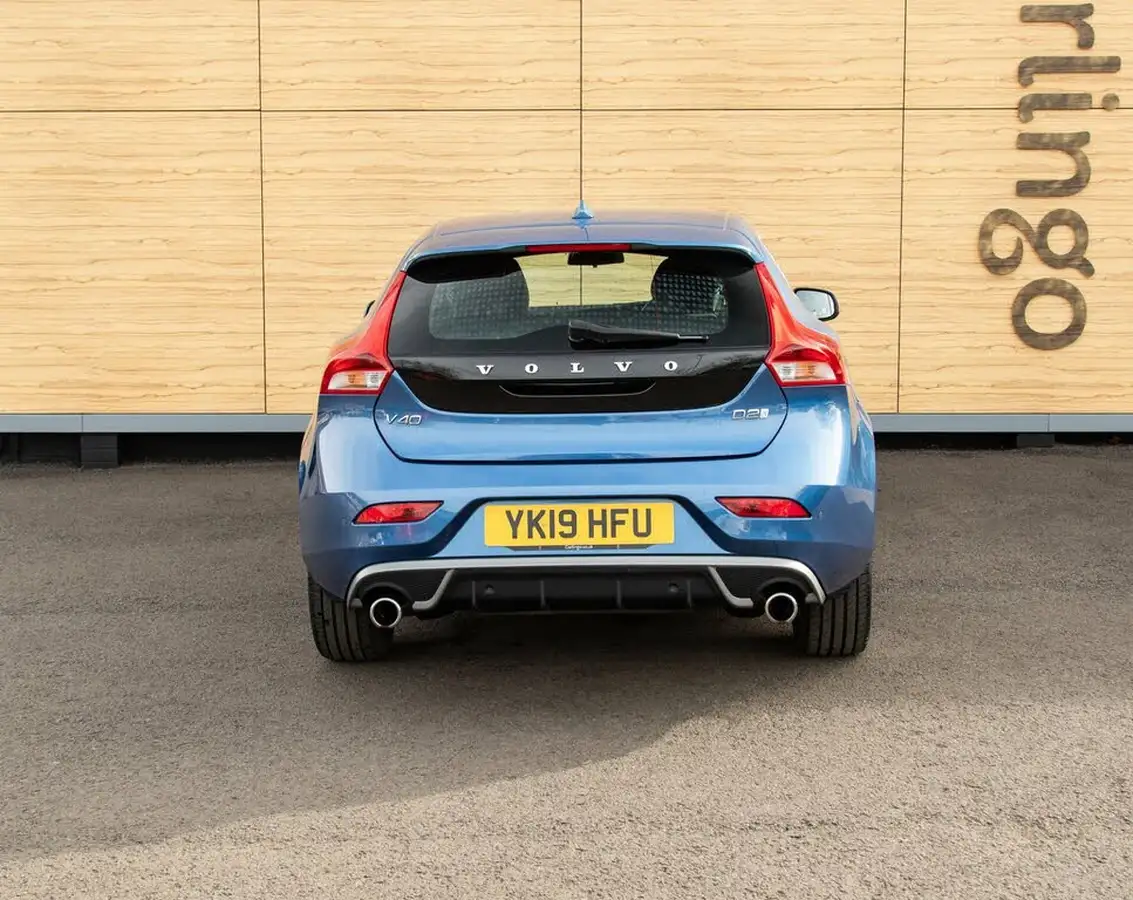 2019-volvo-v40-20td-d2-r-design-nav-plus-big-7