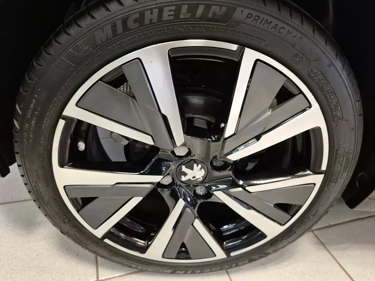 2021-peugeot-208-12-puretech-gt-100bhp-big-9