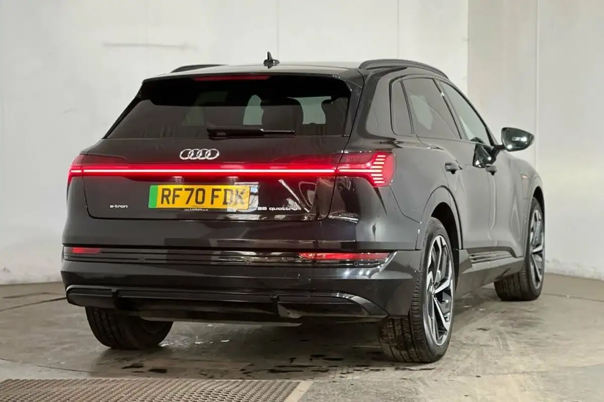 2021-audi-e-tron-55e-black-edition-station-wagon-big-19
