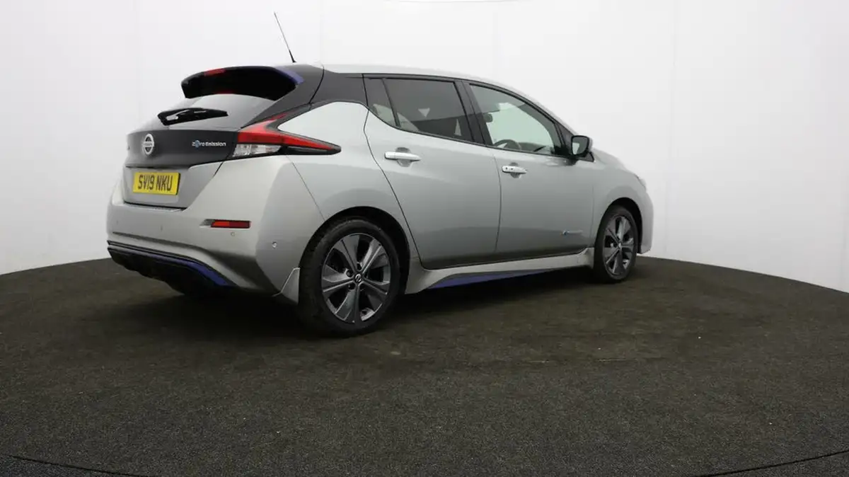 2019-nissan-leaf-e-tekna-big-6