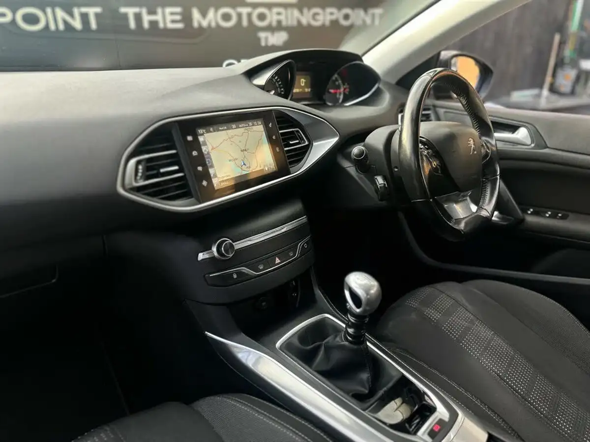 2017-peugeot-308-12-puretech-allure-130bhp-big-24