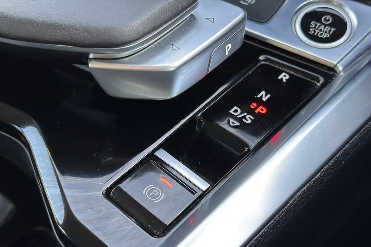 2022-audi-e-tron-55e-technik-station-wagon-big-11