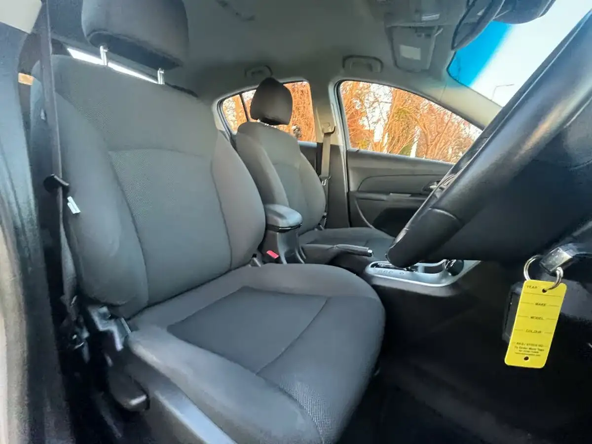 2012-chevrolet-cruze-18-ltz-auto-big-14