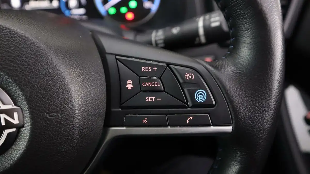 2022-nissan-leaf-e-tekna-39kwh-big-21