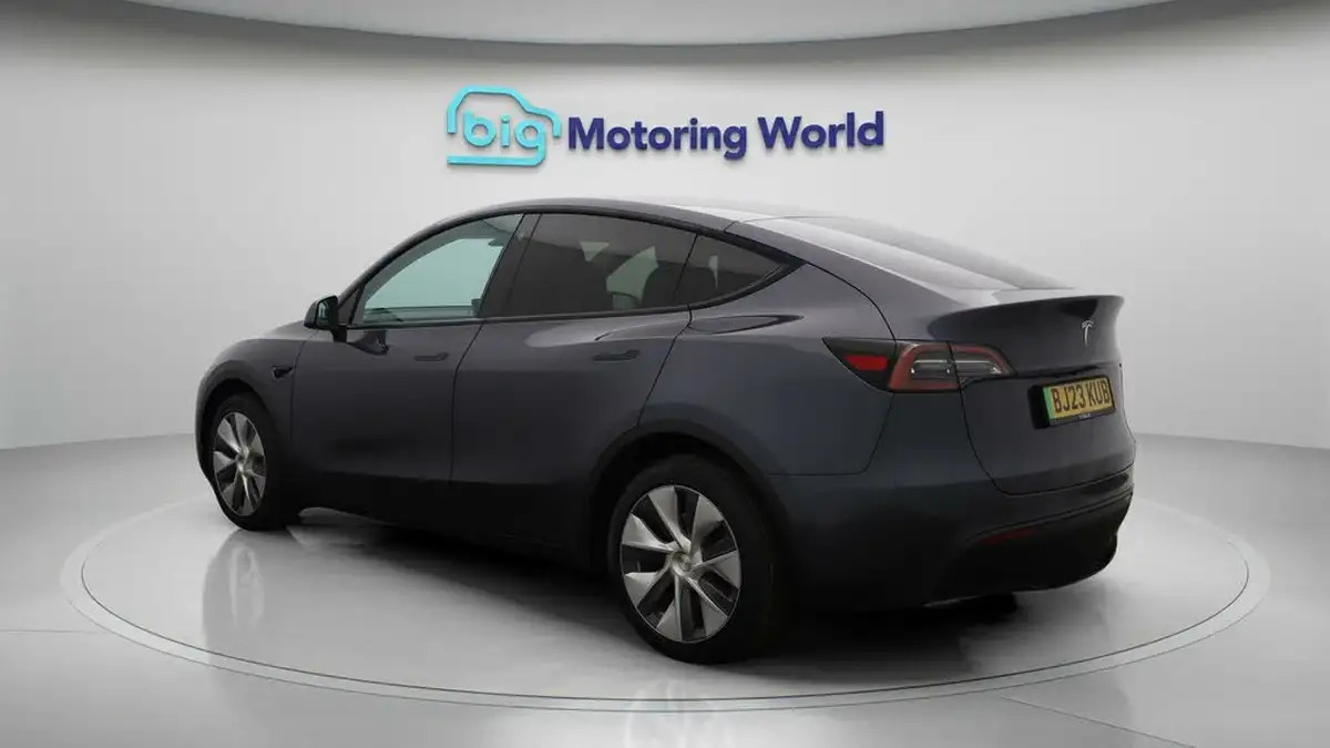 2023-tesla-model-y-e-rwd-big-5