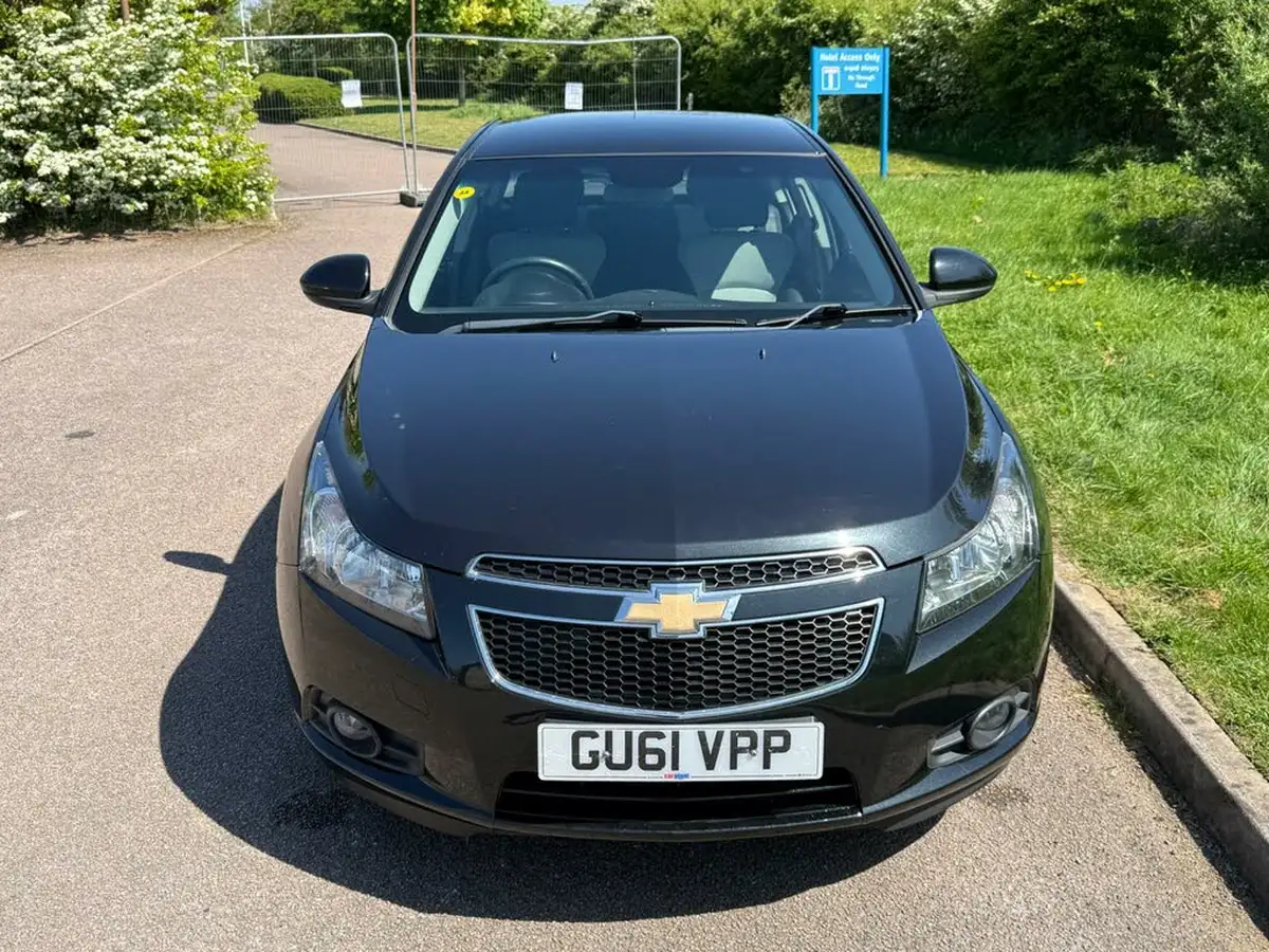 2011-chevrolet-cruze-16-ls-saloon-4d-auto-big-1