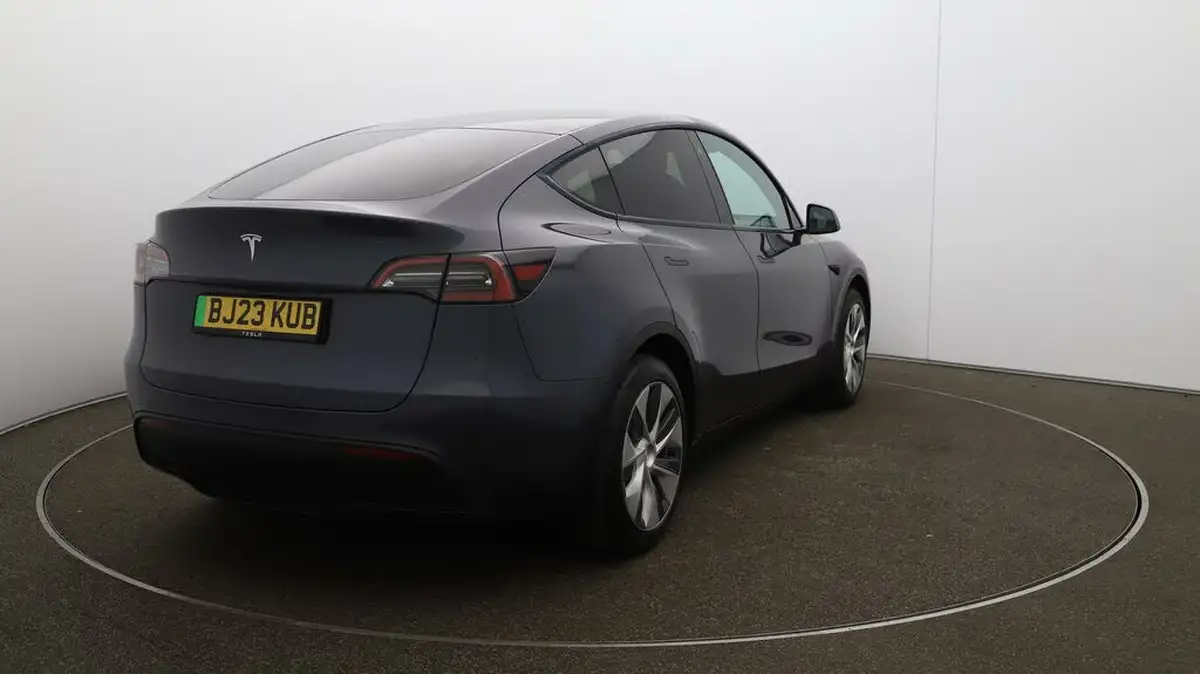 2023-tesla-model-y-e-rwd-big-46