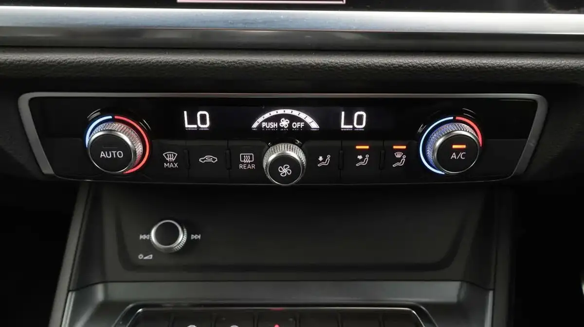 2019-audi-q3-20-40-tfsi-s-line-big-12
