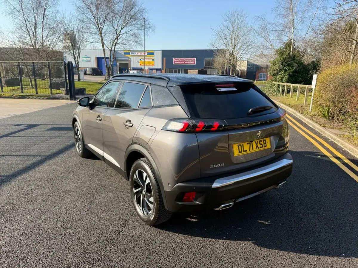 2021-peugeot-2008-suv-12-puretech-gt-eat8-big-4