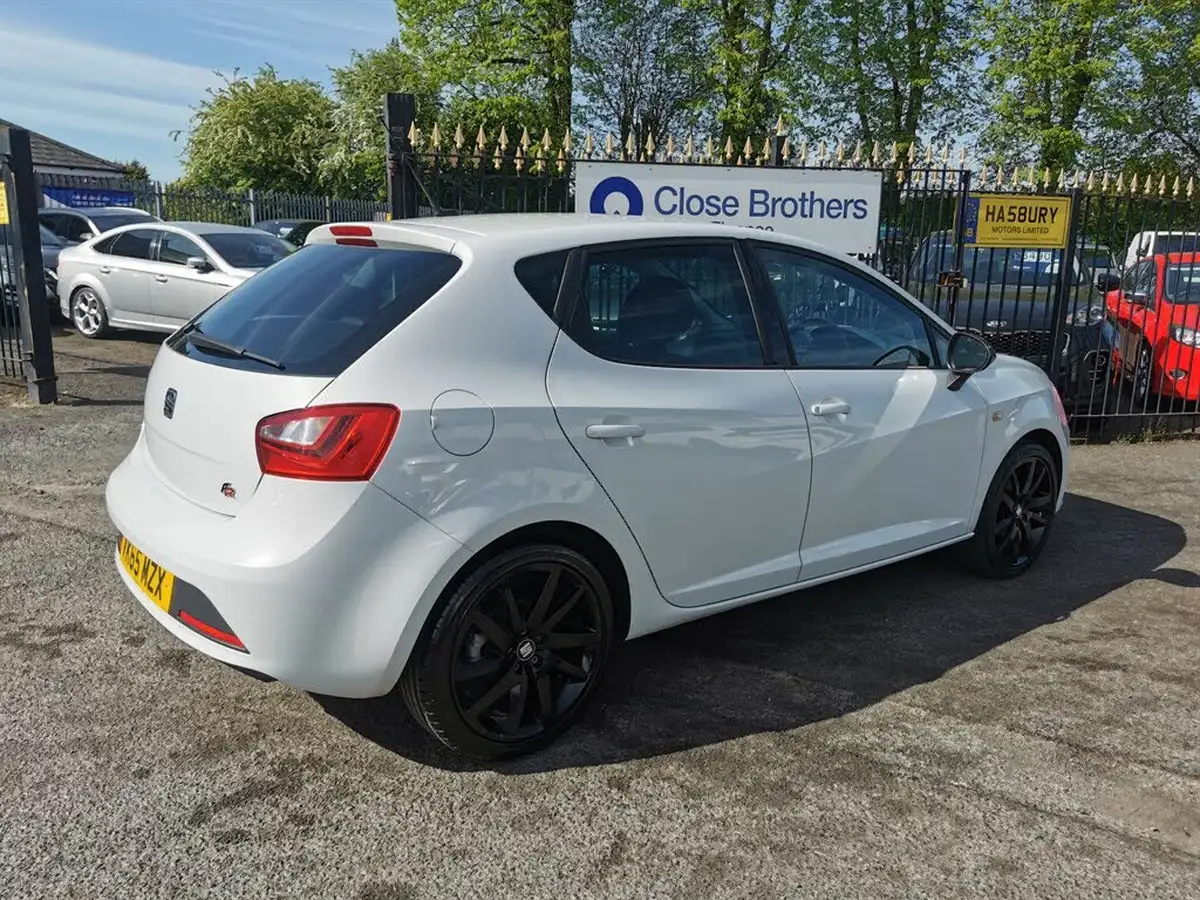 2015-seat-ibiza-12-fr-black-hatchback-5d-big-27