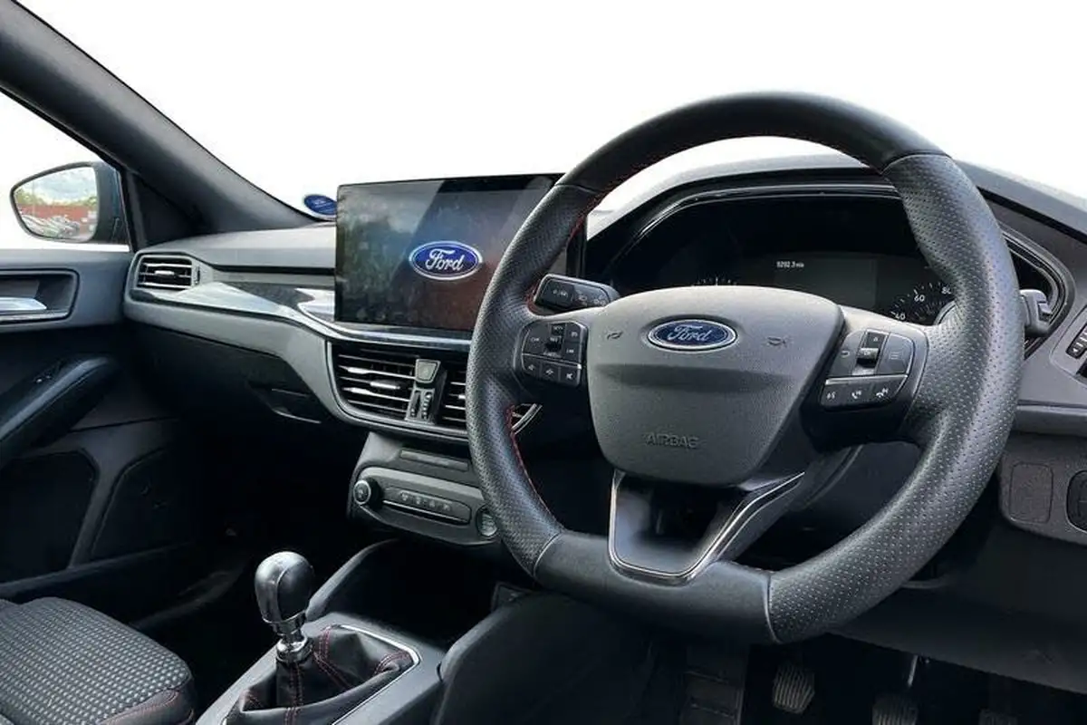 2023-ford-focus-10t-st-line-125ps-hatchback-big-8