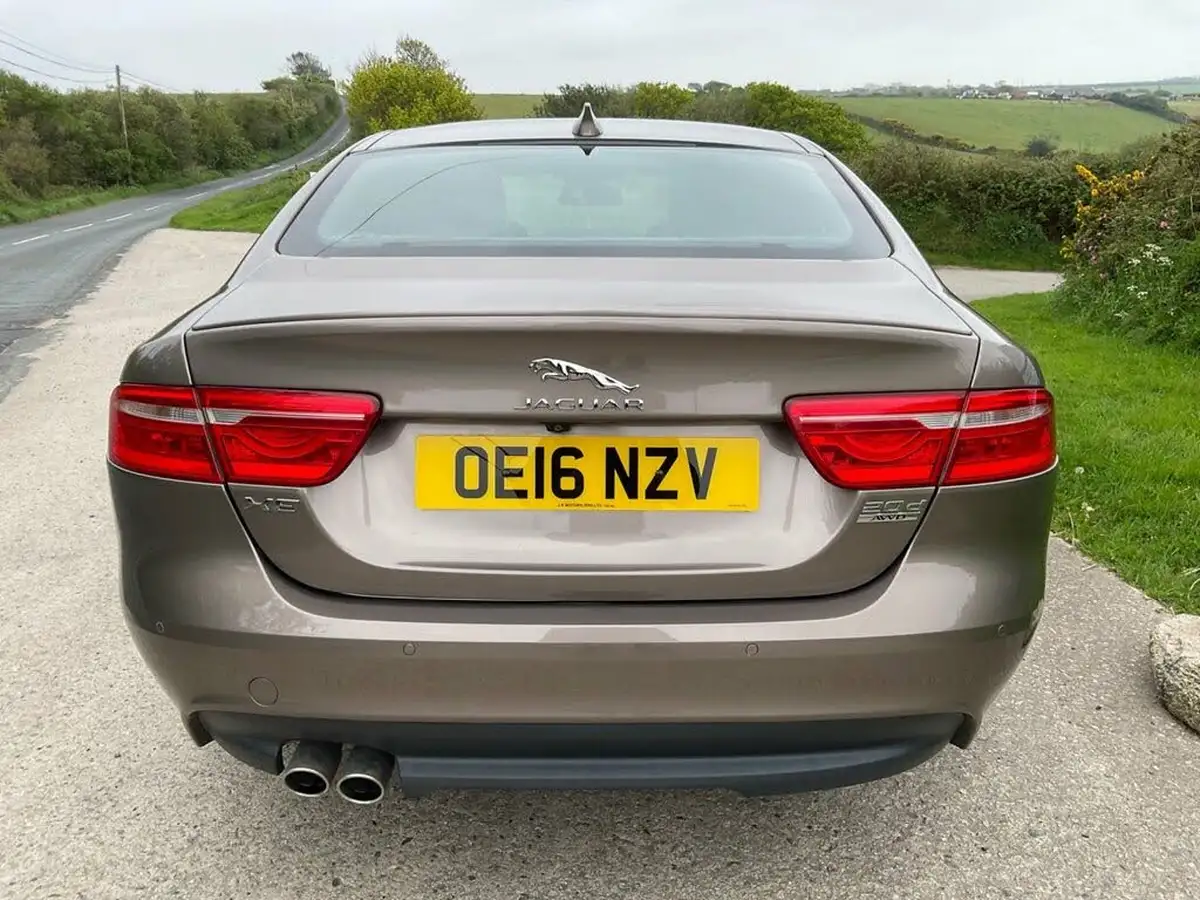 2016-jaguar-xe-20d-r-sport-180ps-awd-auto-big-13