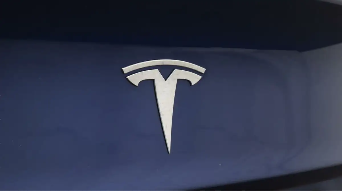 2021-tesla-model-3-e-long-range-awd-big-21