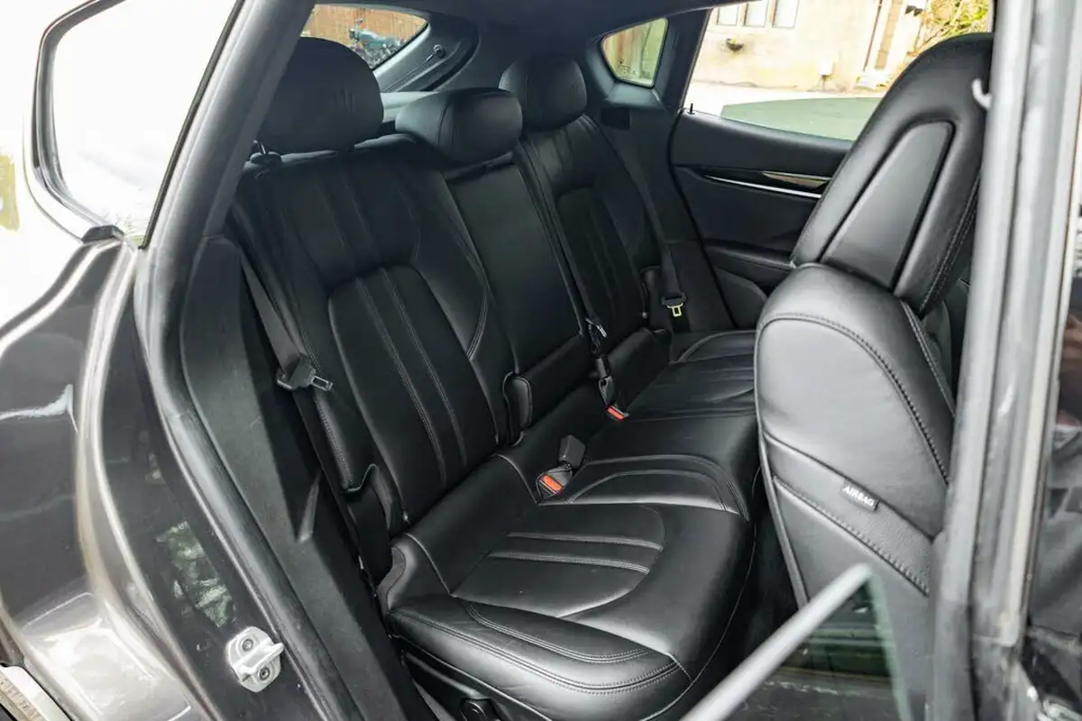 2021-maserati-levante-20-gt-big-23