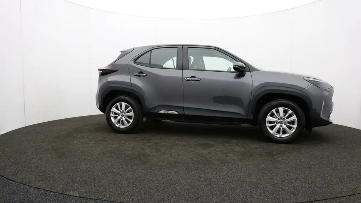 2024-toyota-yaris-cross-15-vvt-i-icon-big-33