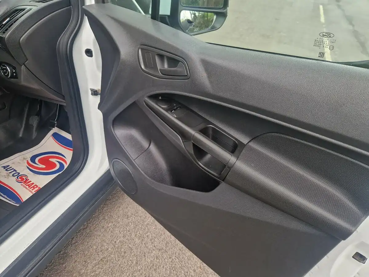 2015-ford-transit-connect-16tdci-l1-200-panel-big-18