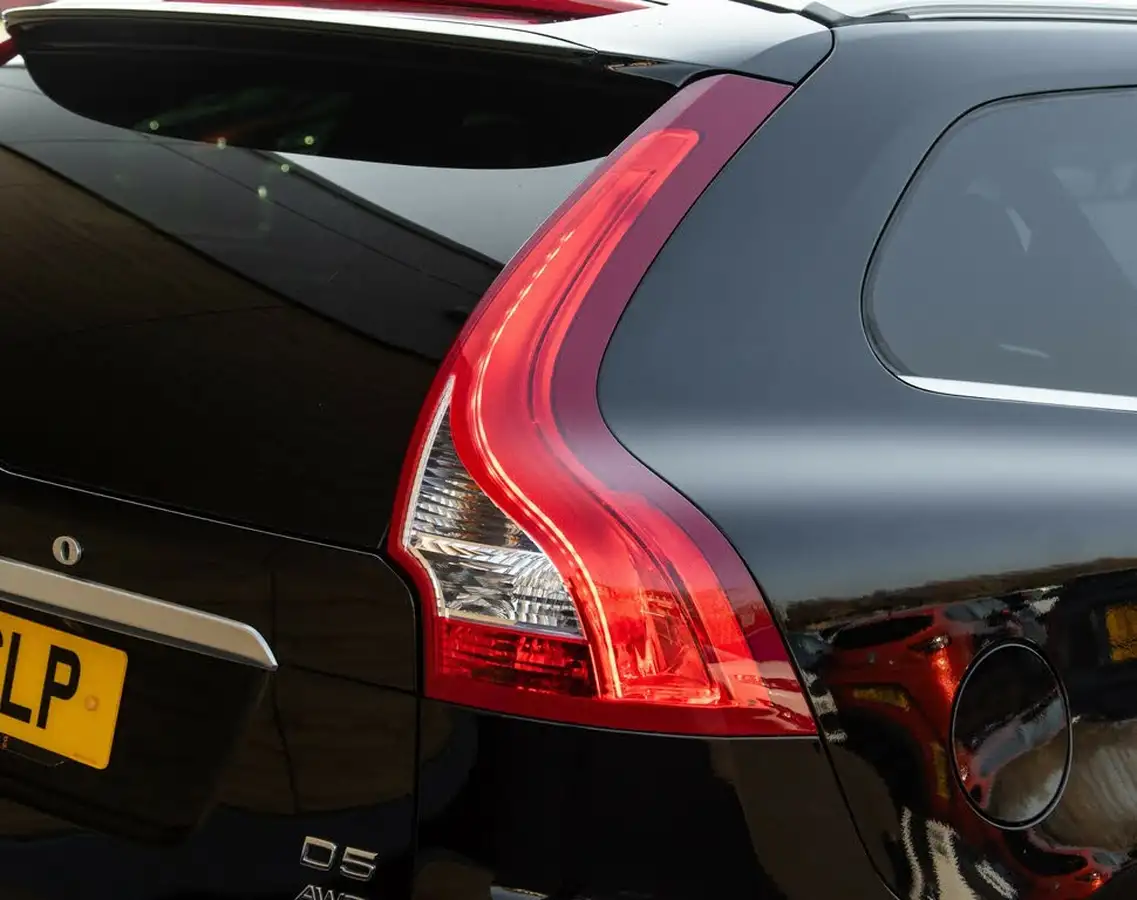 2017-volvo-xc60-24td-d5-r-design-lux-geartronic-big-5
