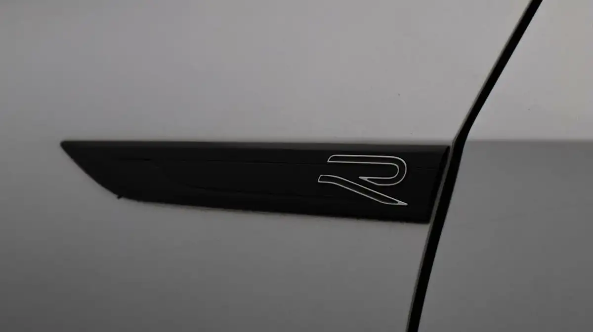 2020-volkswagen-golf-15-tsi-r-line-150ps-hatchback-5d-big-20