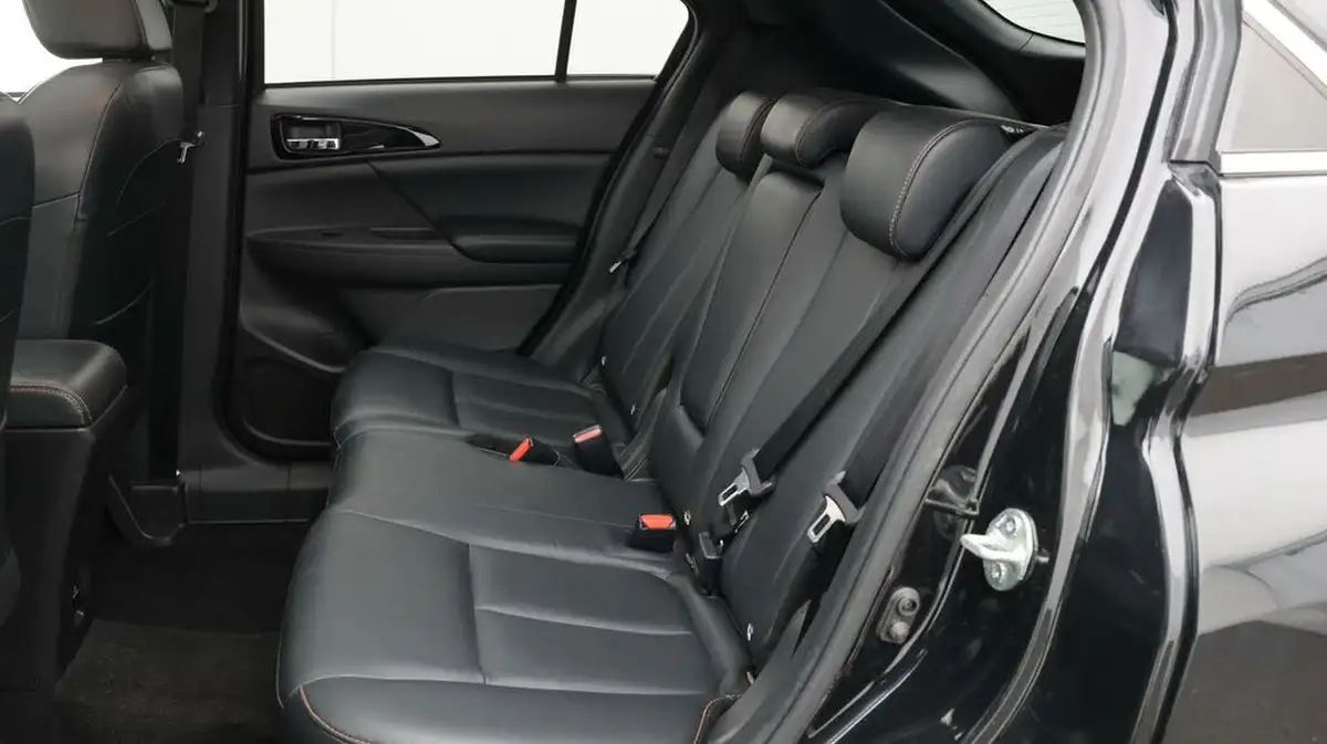 2018-mitsubishi-eclipse-cross-15-4-auto-big-16