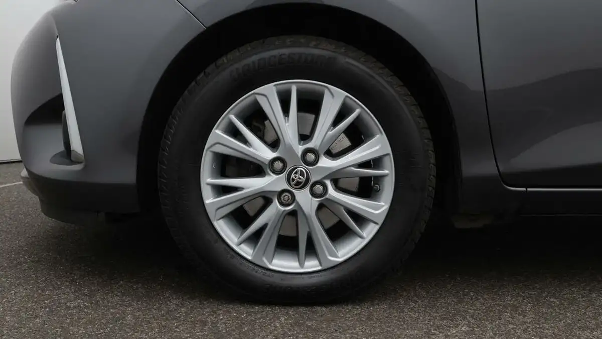 2020-toyota-yaris-15-vvt-i-icon-98bhp-hybrid-1497cc-e-cvt-big-18