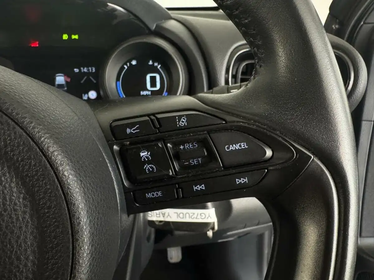 2022-toyota-yaris-15-vvt-i-design-big-16