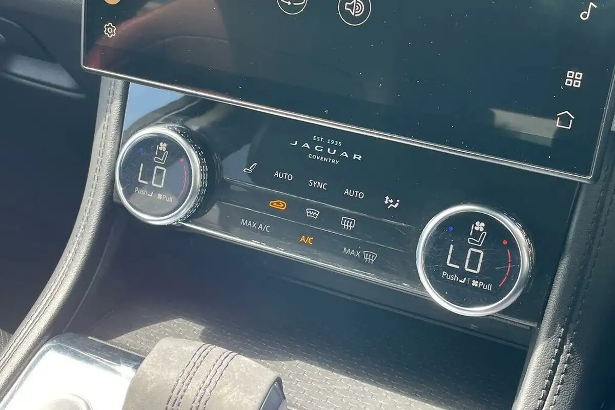 2021-jaguar-f-pace-20-d200-s-mhev-big-33
