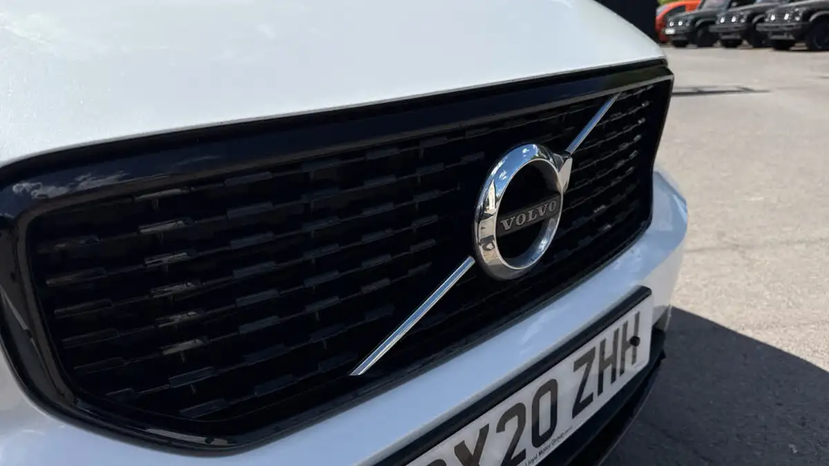 2020-volvo-xc40-20-t4-r-design-awd-big-7