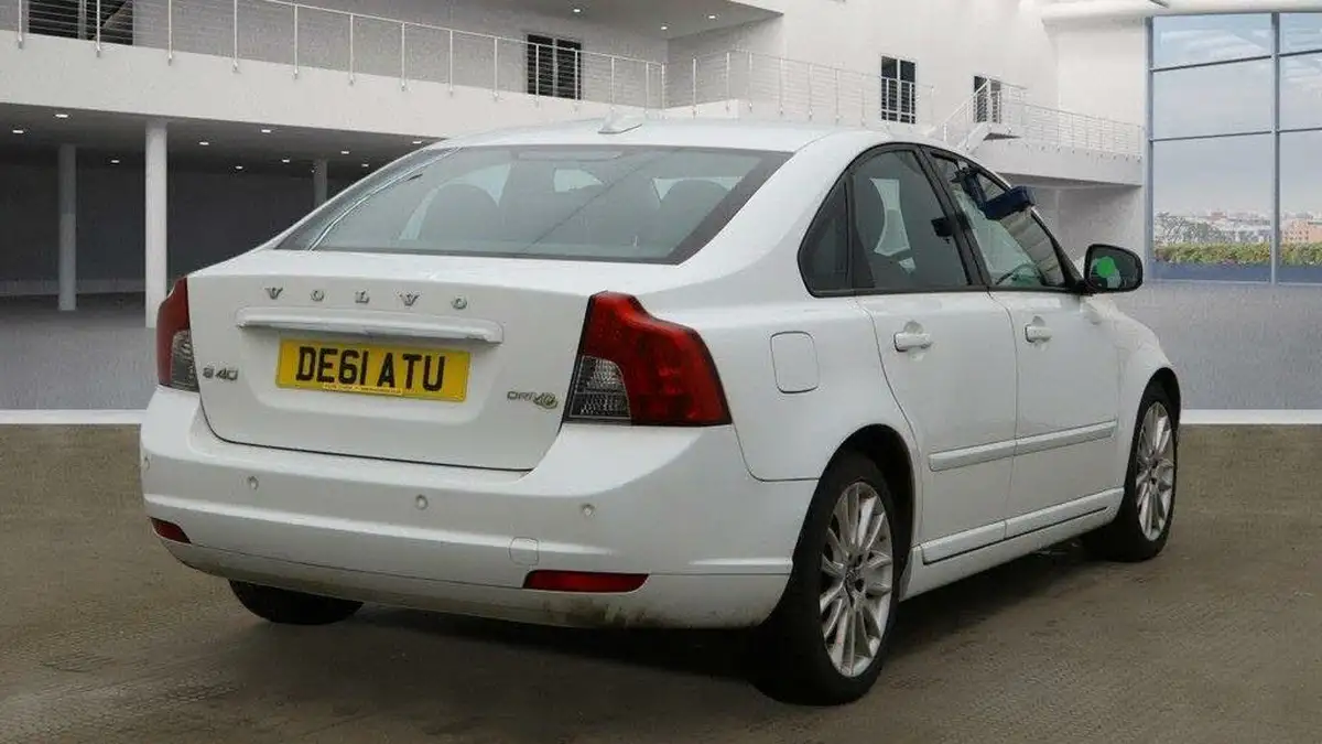 2011-volvo-s40-16td-drive-se-lux-115bhp-big-5