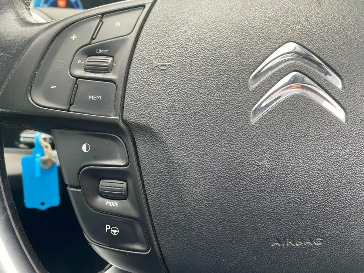 2015-citroen-grand-c4-picasso-16bluehdi-exclusive-eat6-big-18