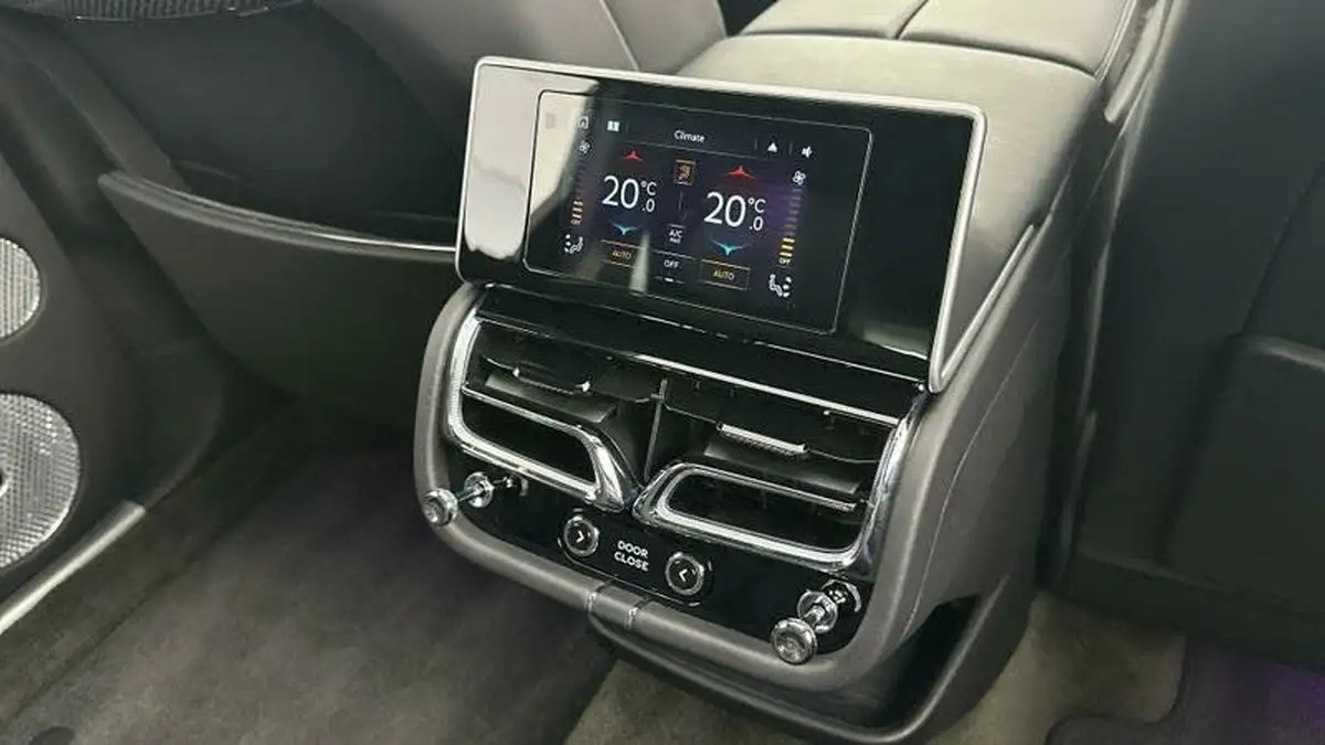 2025-bentley-bentayga-40-v8-extended-wheelbase-azure-big-48