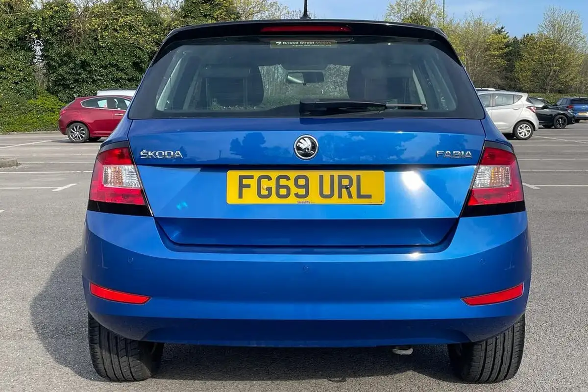 2019-skoda-fabia-10-tsi-colour-edition-big-16