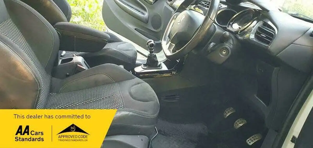 2011-citroen-ds3-16-dsport-150ps-big-20