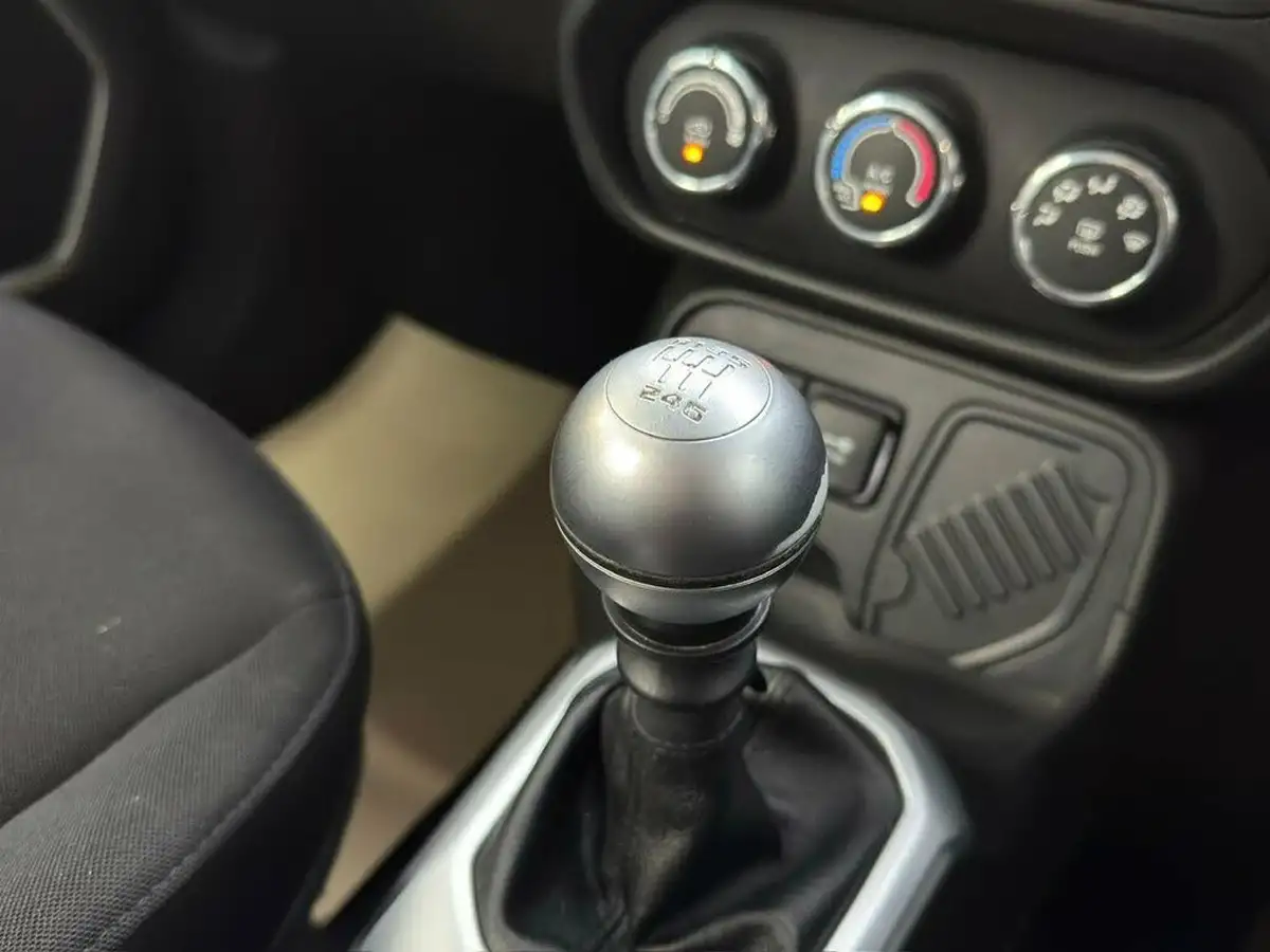 2016-jeep-renegade-16-multijet-ii-longitude-ss-big-11