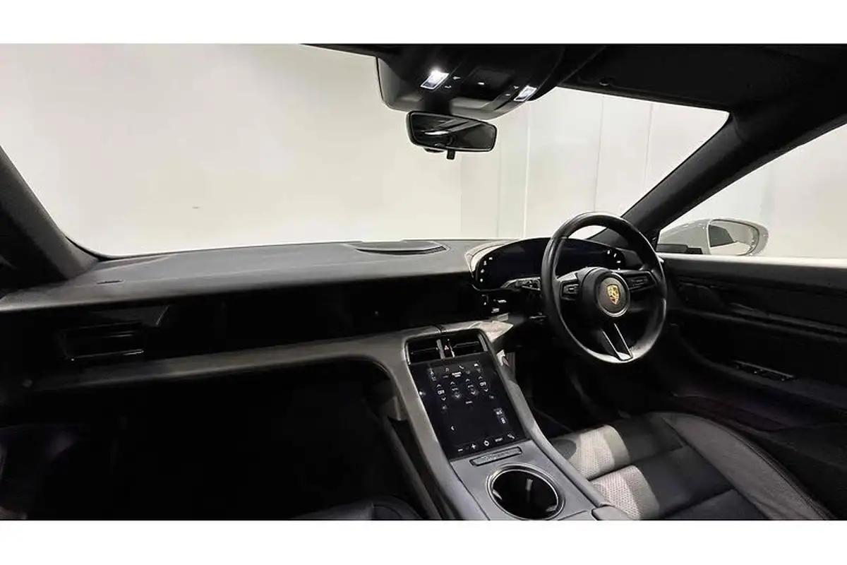 2021-porsche-taycan-e-4s-530ps-big-27