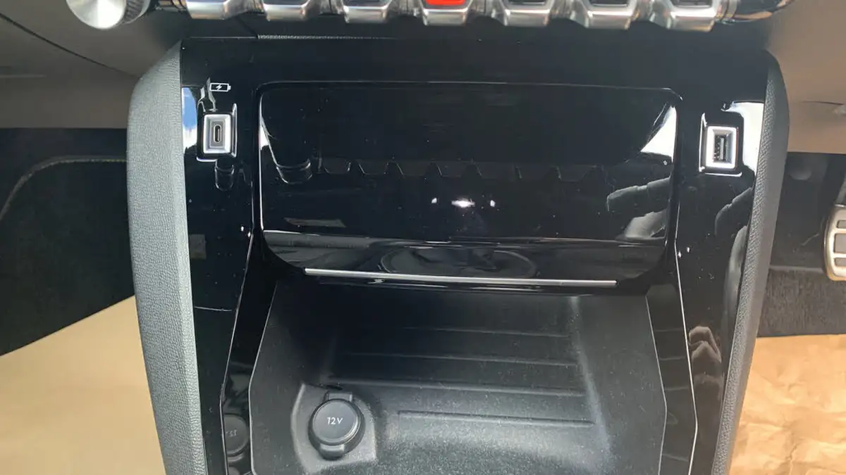 2021-peugeot-2008-suv-12-puretech-gt-big-56
