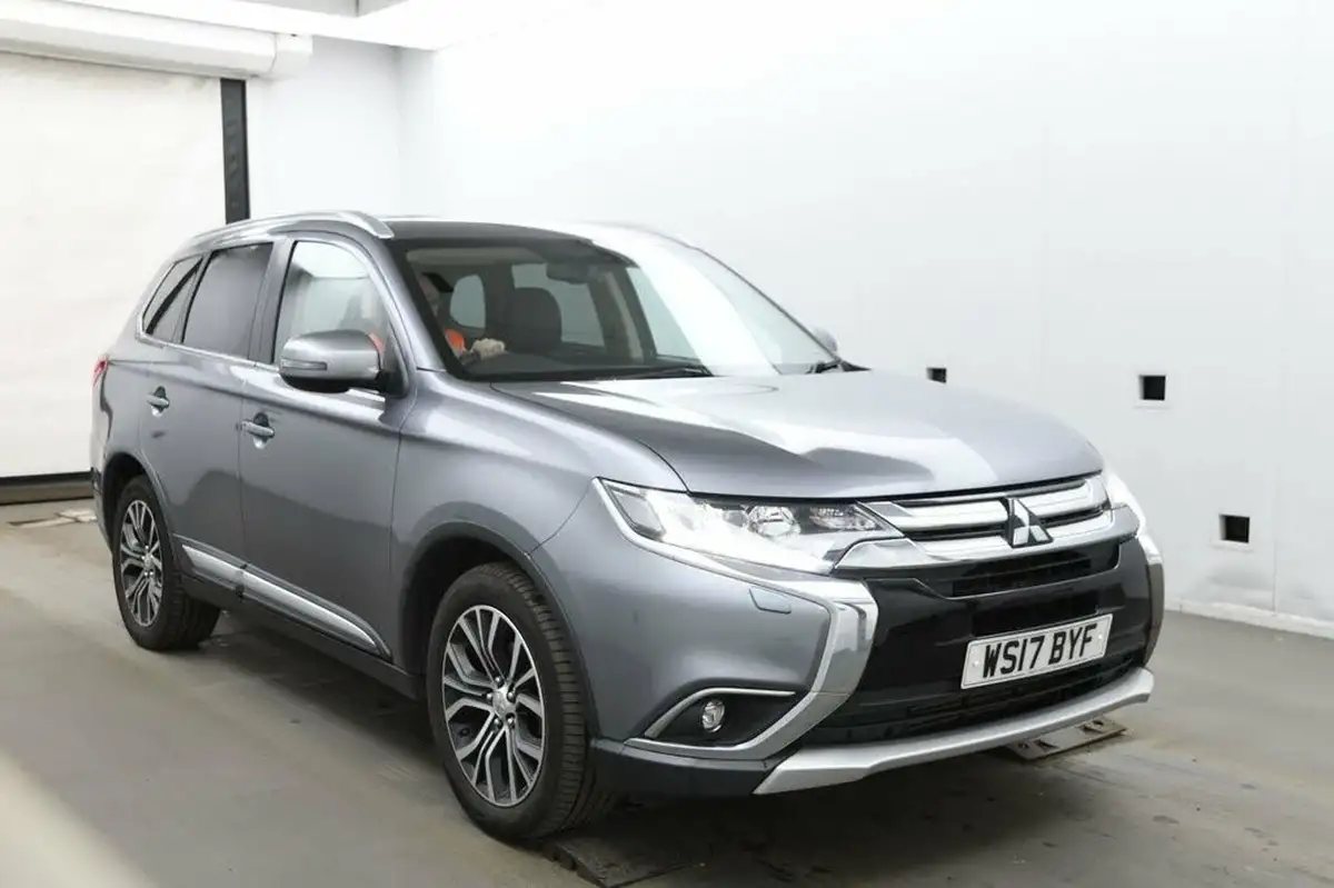 2017-mitsubishi-outlander-22di-d-4-big-1