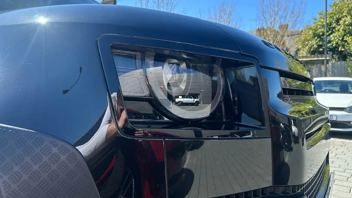 2022-land-rover-90-defender-30-p400-x-big-16