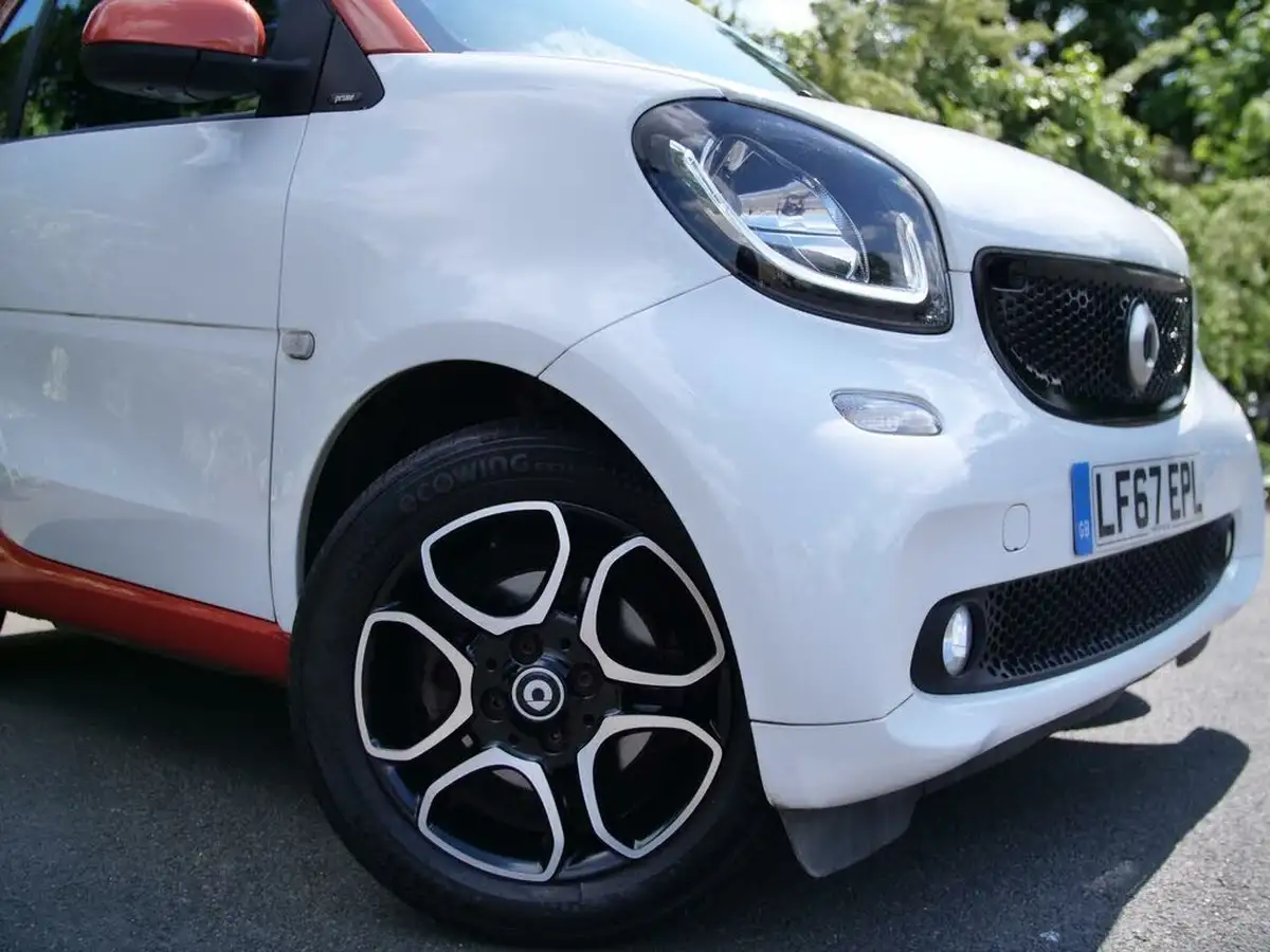 2017-smart-fortwo-09-prime-89bhp-premium-plusss-coupe-twinamic-big-6