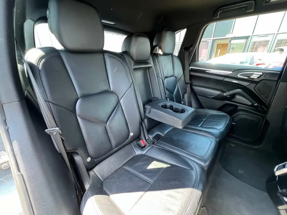2013-porsche-cayenne-30td-big-21