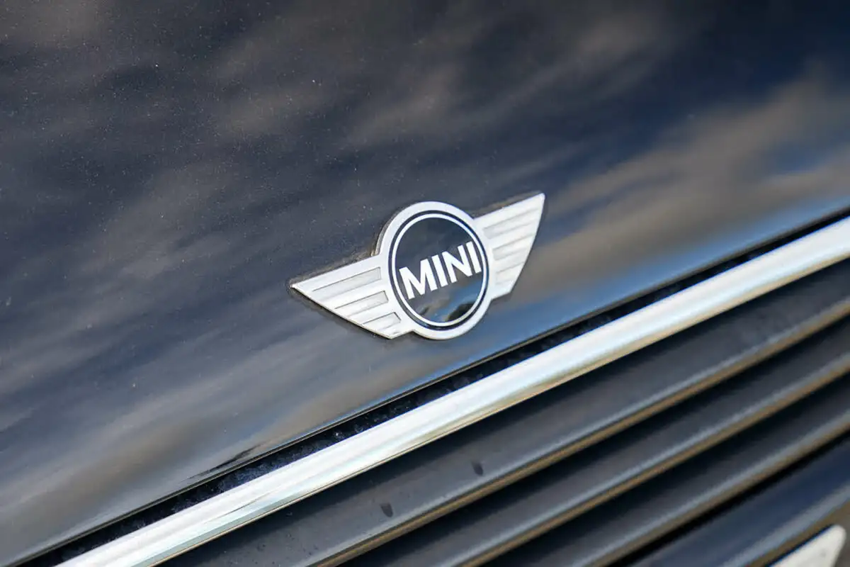 2017-mini-cooper-15-cooper-ss-hatchback-5d-big-3