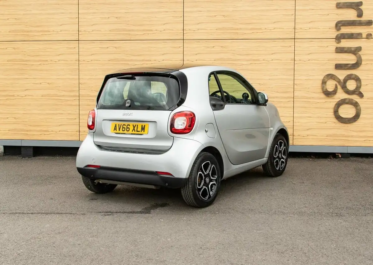 2016-smart-fortwo-10-prime-71bhp-ss-coupe-twinamic-big-1