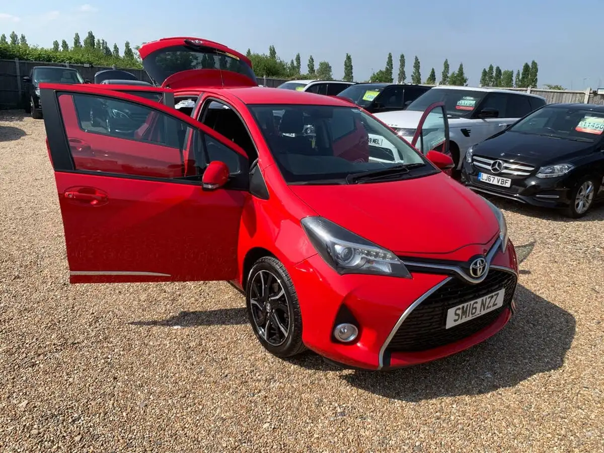 2016-toyota-yaris-133-design-big-48