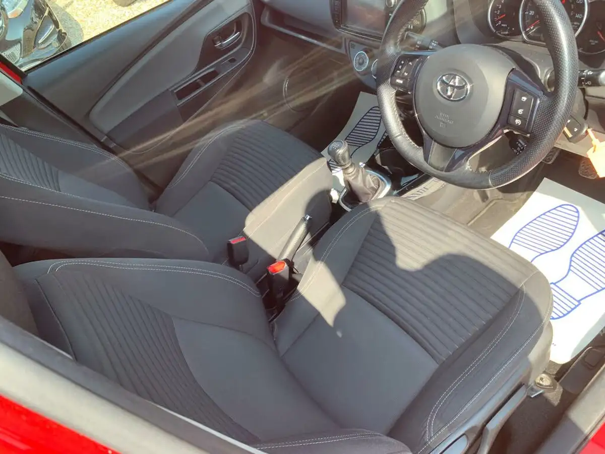 2016-toyota-yaris-133-design-big-24