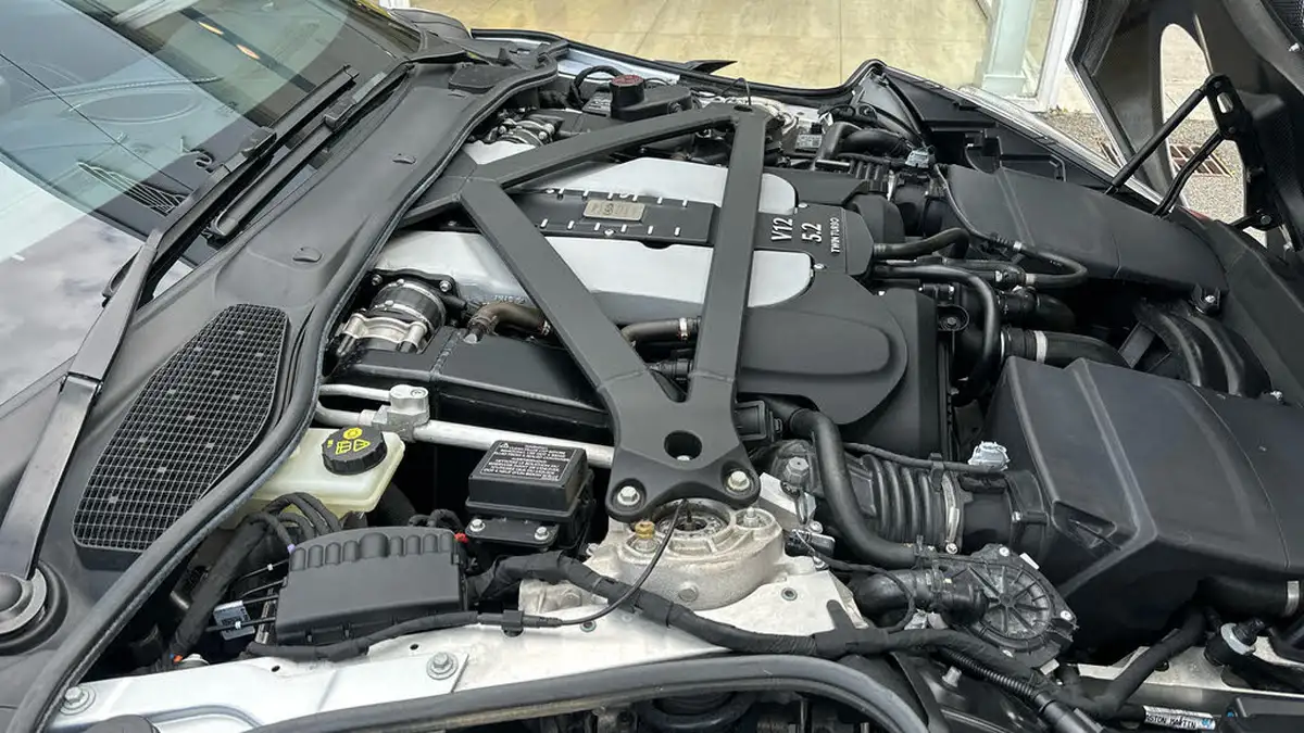 2020-aston-martin-dbs-52-v12-superleggera-big-29