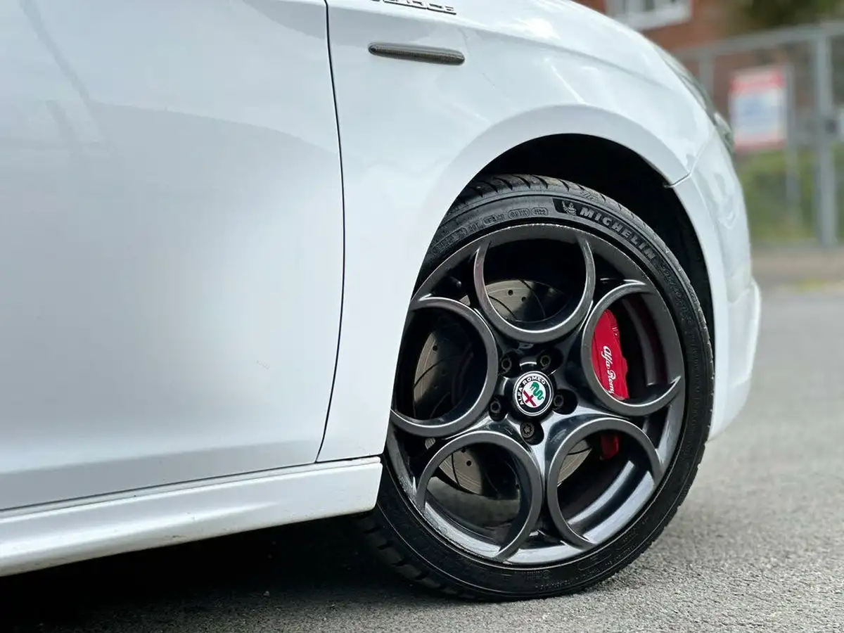 2017-alfa-romeo-giulietta-17-veloce-big-54
