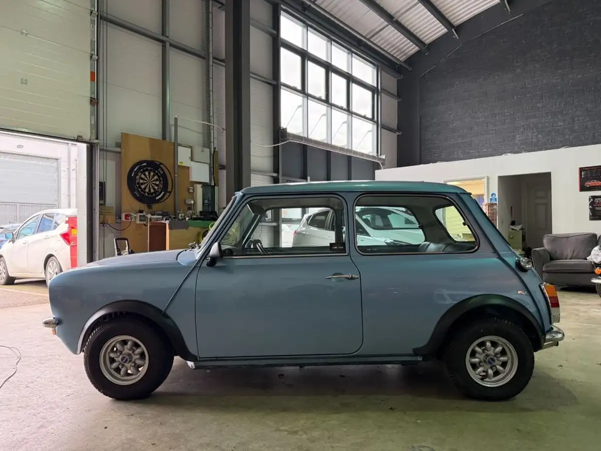 1980-austin-mini-11-clubman-saloon-2d-big-3