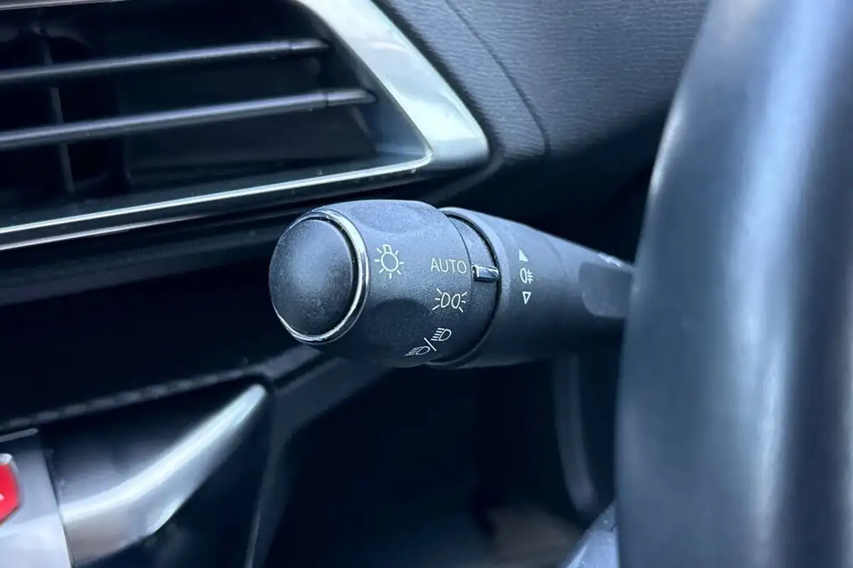 2021-peugeot-3008-suv-12-puretech-allure-big-26