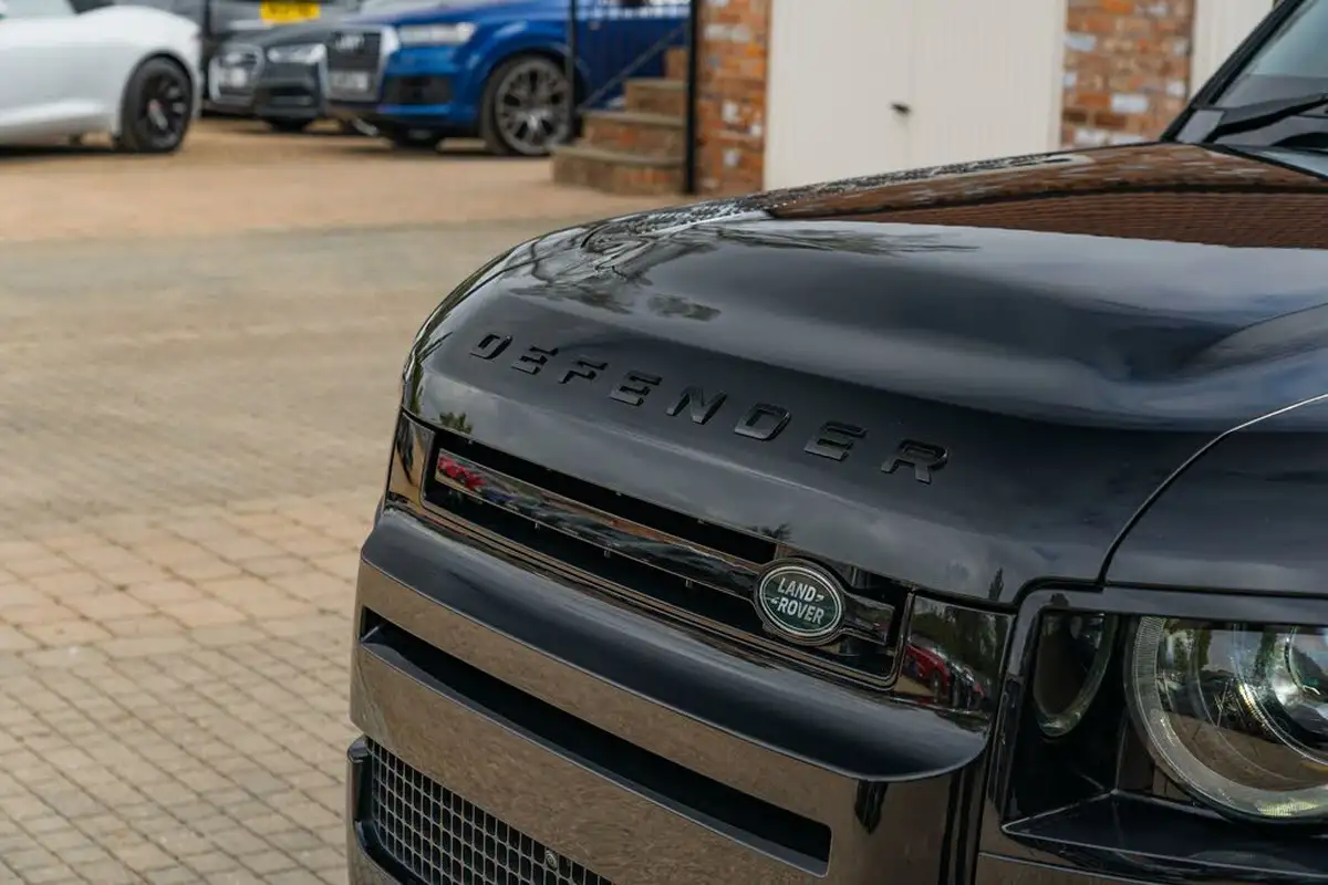 2023-land-rover-110-defender-30-d300-x-dynamic-hse-big-6